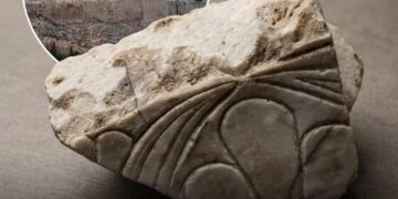 Screenshot of The Atlas Wire article about a Chilean man returning a piece of Acropolis marble his father took in the 1930s